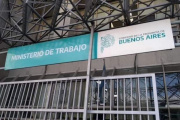 Tensión en el centro de La Plata: corte y piquete frente a la sede del Ministerio de Trabajo