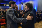 Encuesta clave en Santa Fe: el electorado banca un segundo tiempo de Pullaro y de Milei