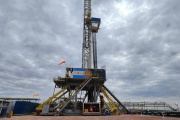 Impulso clave al proyecto de GNL: YPF tramita la licencia ambiental para perforar 12 pozos en Vaca Muerta