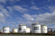 YPF vuela alto en Vaca Muerta: plan multimillonario para inundar el mundo con crudo argentino