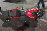 Fuerte choque en pleno centro: tres jóvenes iban en una moto y dos fueron hospitalizadas
