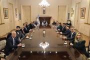 Milei sale del encierro y encabeza una reunión de gabinete después de 45 días
