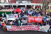 Tensión en la salud pública: trabajadores del Garrahan denuncian un "plan xenófobo" y arancelamiento encubierto